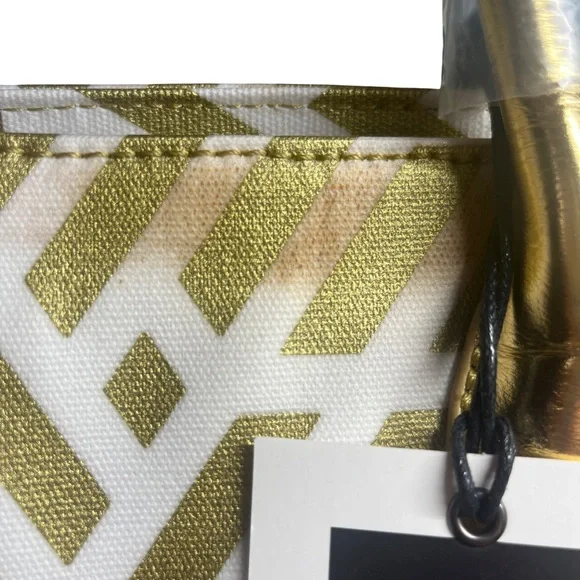 Hudson + Bleeker Gold Labyrinth Print Tote - Picture 6 of 16